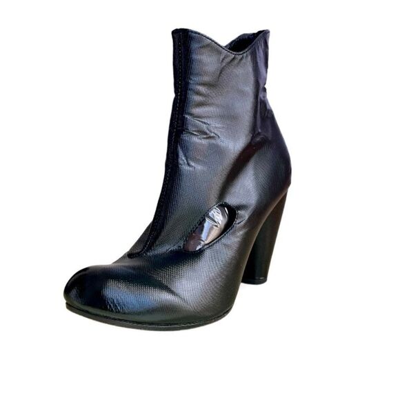 CHIE MIHARA | Black Cutout Textured Leather Heeled Booties (8.5) - Picture 1 of 9